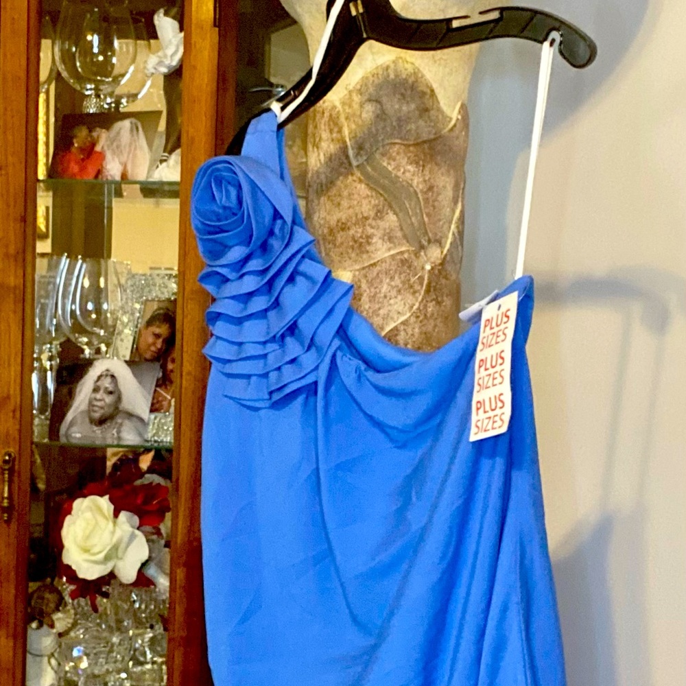 One shoulder beautiful blouse with rousing detail.